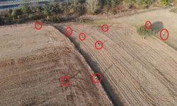 Tarlada göçmen kovalamacası dron kamerasında: 122 göçmen yakalandı