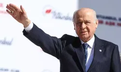 Devlet Bahçeli'nin Milletvekili Abdurrahman Başkan'a Klasik Otomobil Hediyesi! Türk Siyasetinde Anlamlı Jest!