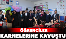 Öğrenciler karnelerine kavuştu