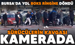 Bursa'da yol boks ringine döndü: Sürücülerin kavgası kamerada!