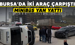 Bursa'da iki araç çarpıştı! Minibüs yan yattı
