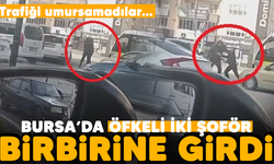Bursa'da öfkeli iki şoför birbirine girdi! Trafiği umursamadılar...