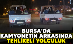 Bursa'da kamyonetin arkasında tehlikeli yolculuk