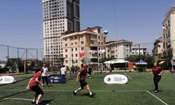 19 Mayıs Atatürk’ü Anma Gençlik ve Spor Bayramı için Kartal’da sporcular ayak tenisinde rekabet etti