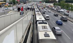 İstanbul’da metrobüs arızalandı, uzun araç kuyruğu oluştu