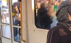 Bursa'da metroda yer verme kavgası kamerada