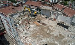 Bursa'da riskli binalar yıkılıyor
