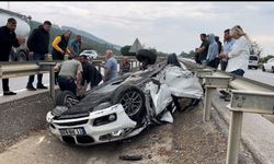 Bursa'da  sürücü metrelerce savrulan araçtan yaralı kurtuldu