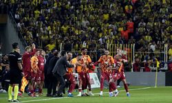 Trendyol Süper Lig: Fenerbahçe: 0 - Galatasaray: 2 (İlk yarı)