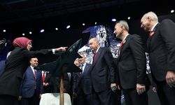 Cumhurbaşkanı Erdoğan'a Kızılelma maketi hediye edildi