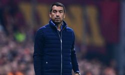 Giovanni van Bronckhorst: Galatasaray'ın kırmızı kart yememesi inanılmaz