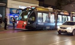 Bursa’da tramvay hattına bırakılan araç seferleri aksattı