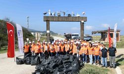 Karacabey’in Yeniköy sahillerinde gönüllü temizlik hareketi