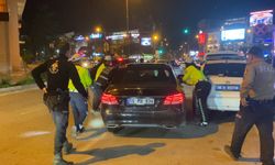 İnegöl'de hareketli gece   Polis havaya ateş açarak yakaladı