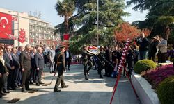 Bursa’da cumhuriyetin 101. yılı çelenk töreniyle kutlandı