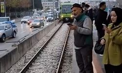 Kamyondan düşen demirler trafik ve metro seferlerini aksattı