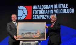 İletişim Başkanı Altun, "İzzet Keribar Fotoğraf Sergisi" ve "Analogdan Dijitale Fotoğrafın Yolculuğu Sempozyumu"na katıldı