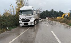 Bursa'da tırın dorsesinden düşen şahıs ağır yaralandı