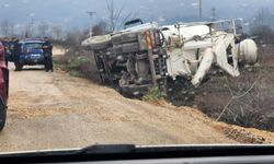 İnegöl'de beton mikseri devrildi