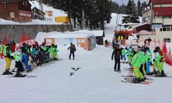 Uludağ’da öğrencilerin kayak heyecanı