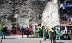 Tophane Surları'nın önündeki son binalar da yıkılıyor