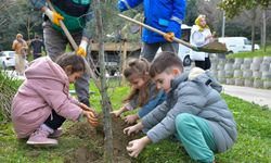 Esenyurtlu minikler şehit ve gaziler için fidan dikti