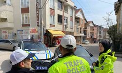 Polis otosu ile otomobil çarpıştı, şans eseri yaralanan olmadı