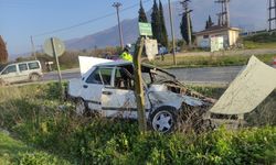 Bursa'da hafif ticari araç ile otomobil çarpıştı