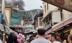 Bursa’da Tarihi Uzun Çarşı'da korkutan yangın: Çatı katı alev alev yandı