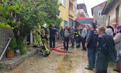 Bursa'da elektrik tesisatından çıkan yangın evi küle çevirdi