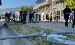 Bursa'da ihbardan dönen polis aracı takla attı