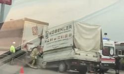 Bursa'da kamyonet tıra çarptı