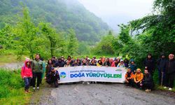 Hafif yağmur eşliğinde tabiatı keşfettiler