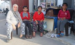 Fedakar anne, 3 engelli çocuğuna yıllardır gözü gibi bakıyor