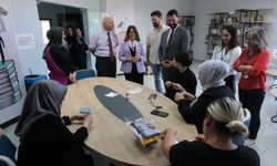 Çalılı kadınların el emeklerini sergiledi