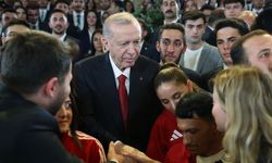 Cumhurbaşkanı Erdoğan gençler ve sporcularla buluştu: Terörün olmadığı bir Türkiye emanet edeceğiz