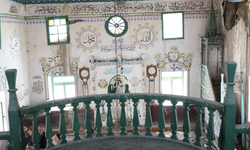 Ahşap işçiliği ile dikkat çeken cami yıkılma tehlikesiyle karşı karşıya