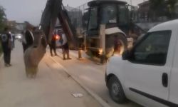 İnegöl’de iş makinesiyle düğün konvoyunun önünü kesti