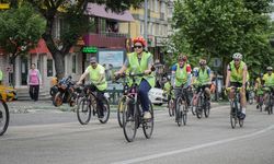 Bursa'da bisikletliler, farkındalık için pedal çevirdi