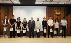 Liseli şairler ödüllerine kavuştu