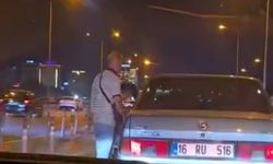 Bursa'da sürücünün önünü kesip camı yumrukladı