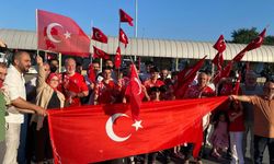 Avrupa şampiyonları memleketlerinde meşalelerle karşılandı