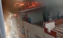 Bursa'da  binanın çatı katı alev alev yandı