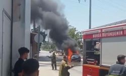 Aşırı sıcak seyir halindeki otomobili yaktı
