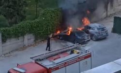 Park halindeki araç alev topuna döndü...Alevler bir başka araca sıçradı