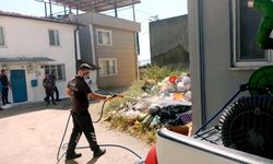 Bursa'da çöp ev mahalleyi canından bezdirdi