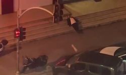Merdivenlerde uyuya kalan adamı dubayla uyandırmaya çalıştı