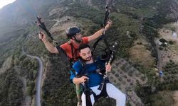 Paraşütte klarnet çaldı