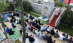 Tarihi namazgahta bayram namazı