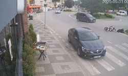 İnegöl'de kaza anı kamerada: Kask korudu